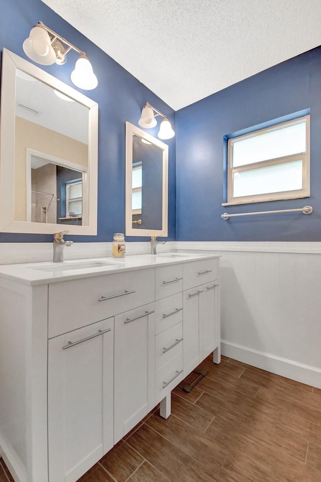 134 E Riverbend Dr