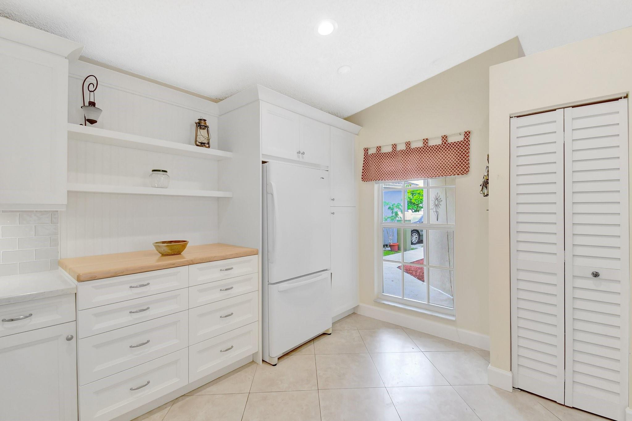 134 E Riverbend Dr