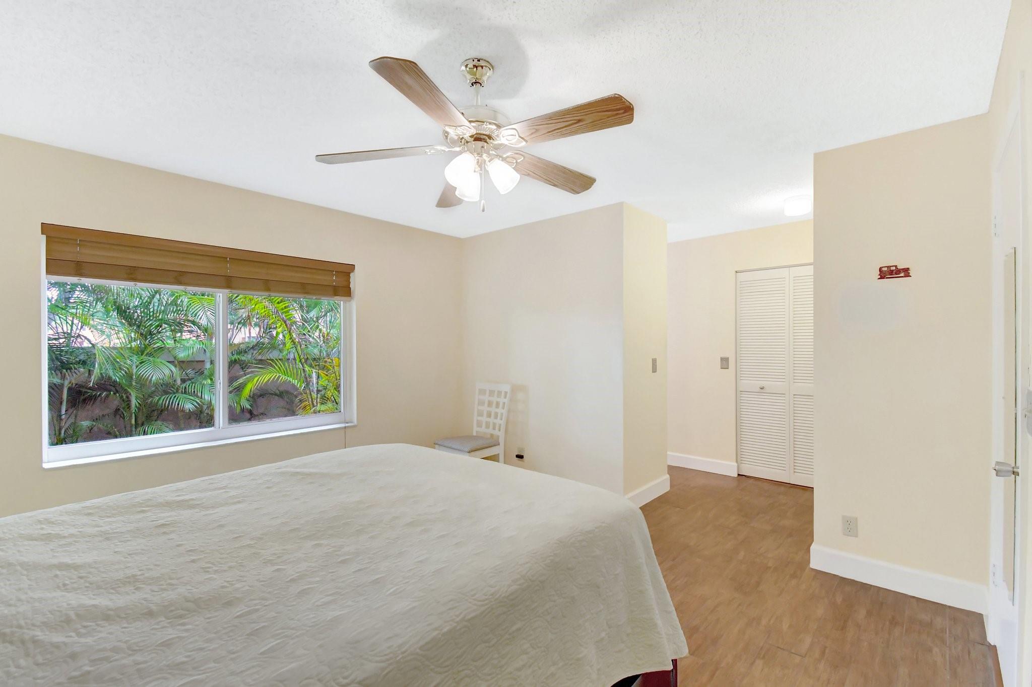 134 E Riverbend Dr