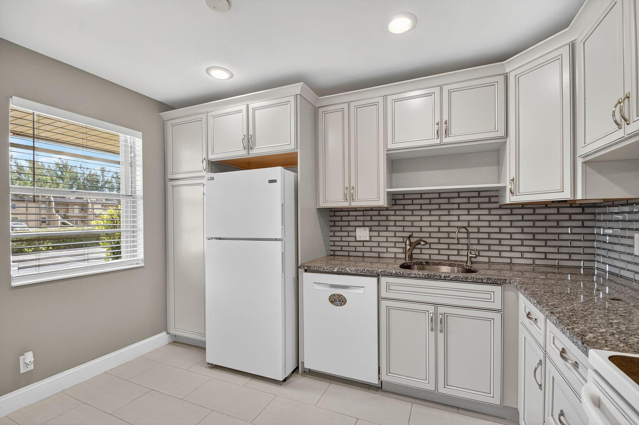 121 Lake Meryl Drive