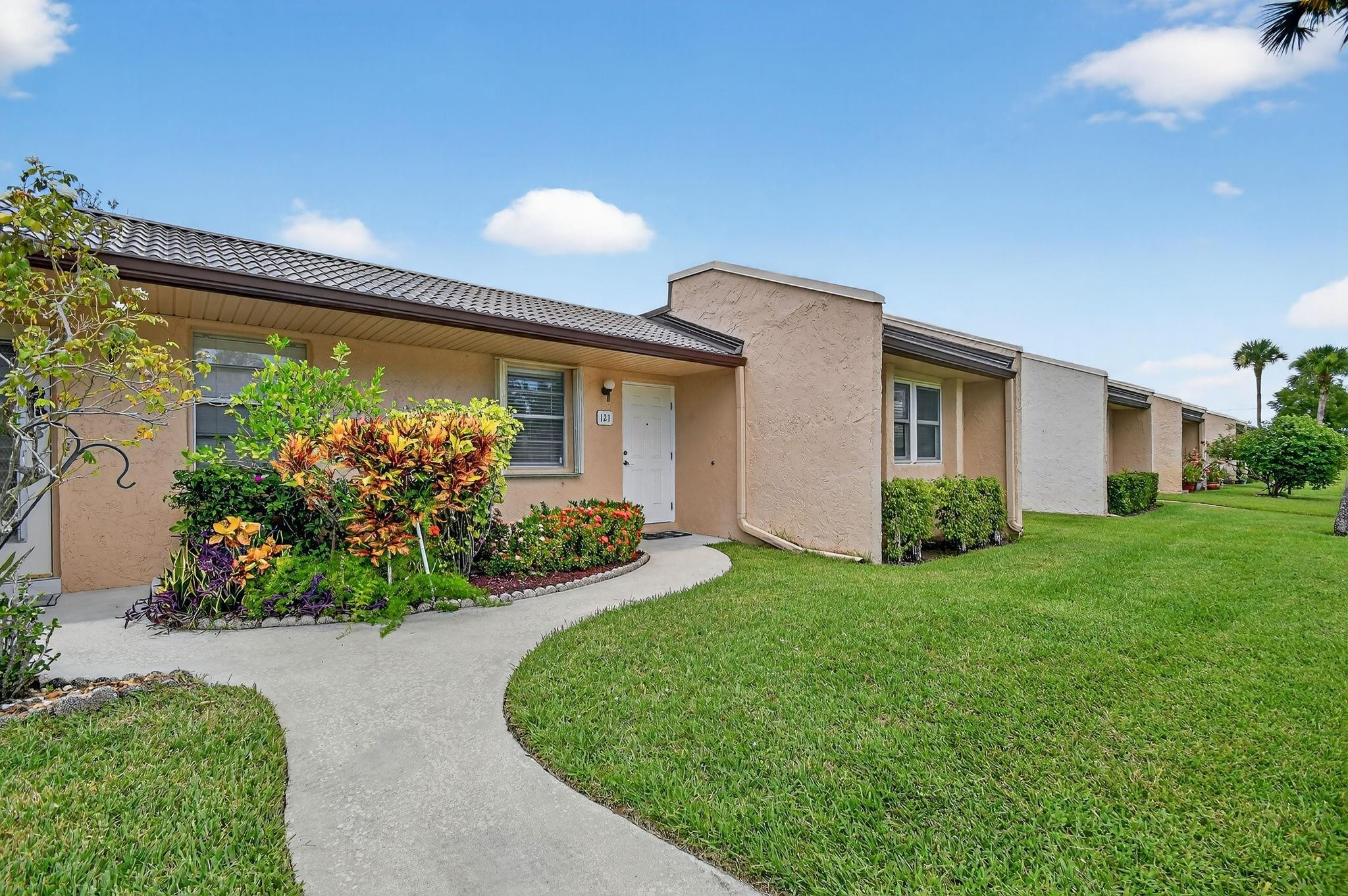 121 Lake Meryl Drive