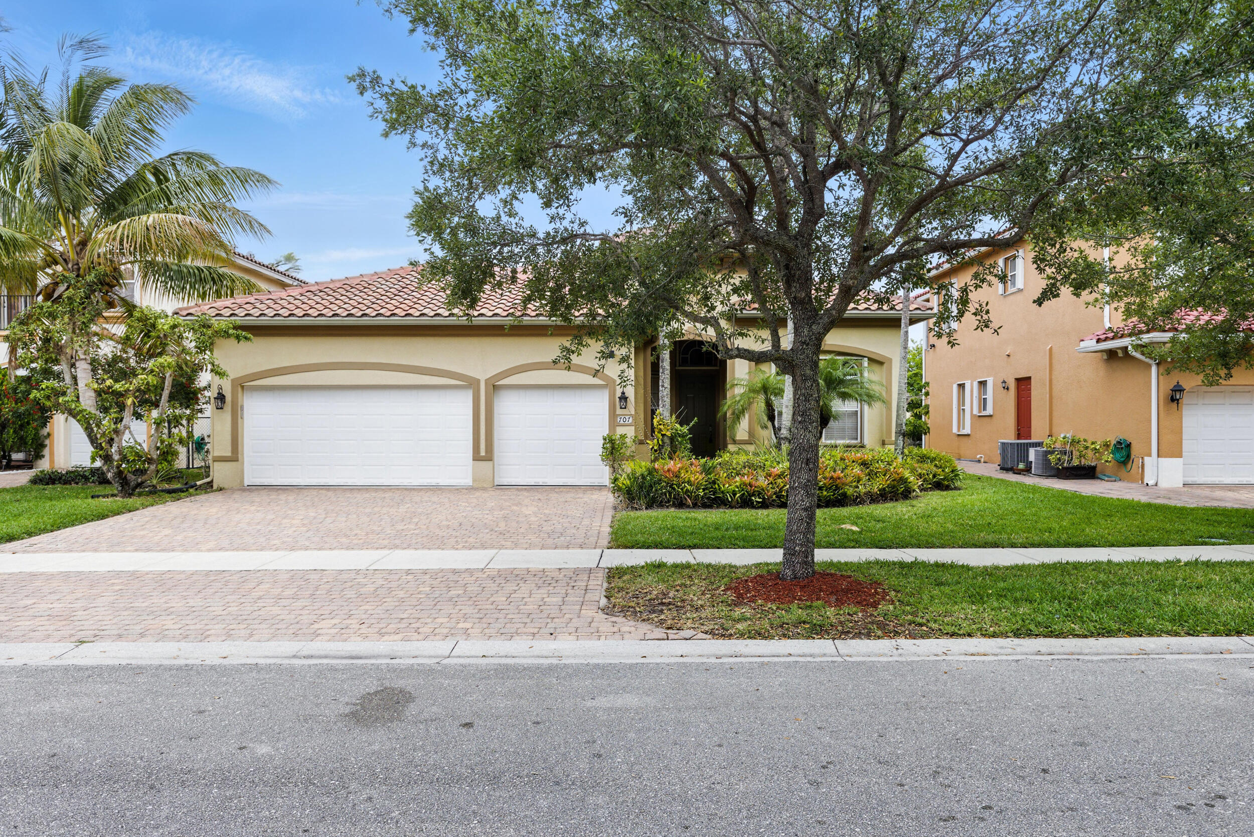 707 Cresta Circle