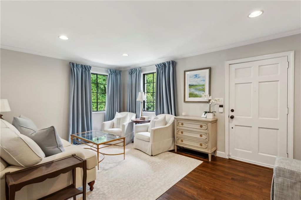 688 Forrest Trail NW