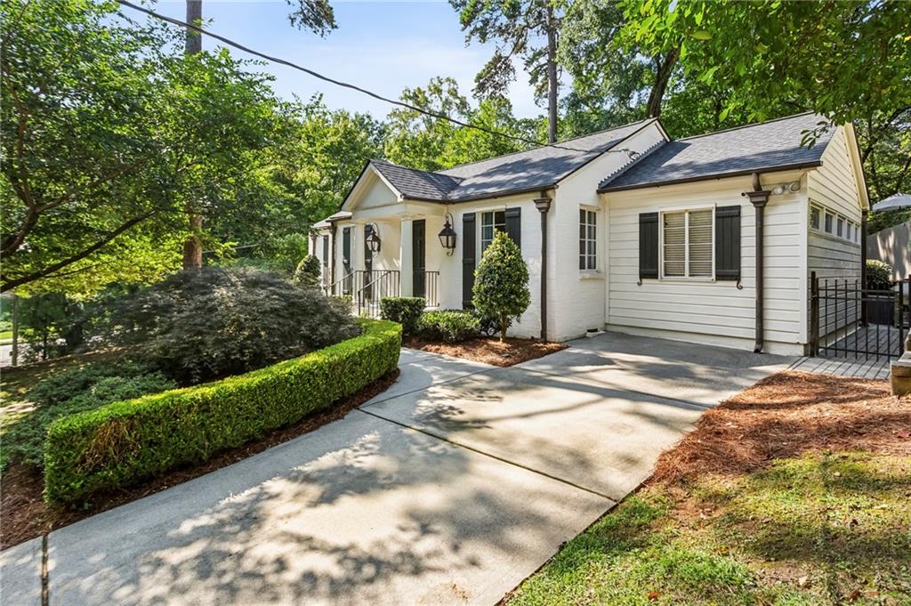 688 Forrest Trail NW