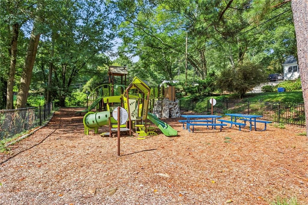 688 Forrest Trail NW