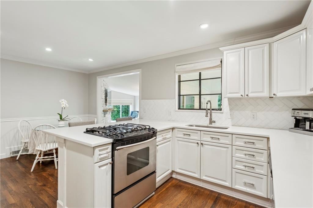 688 Forrest Trail NW