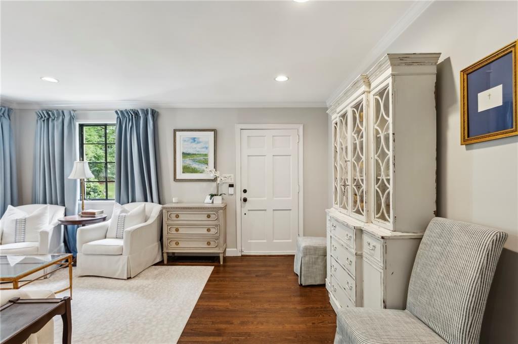 688 Forrest Trail NW