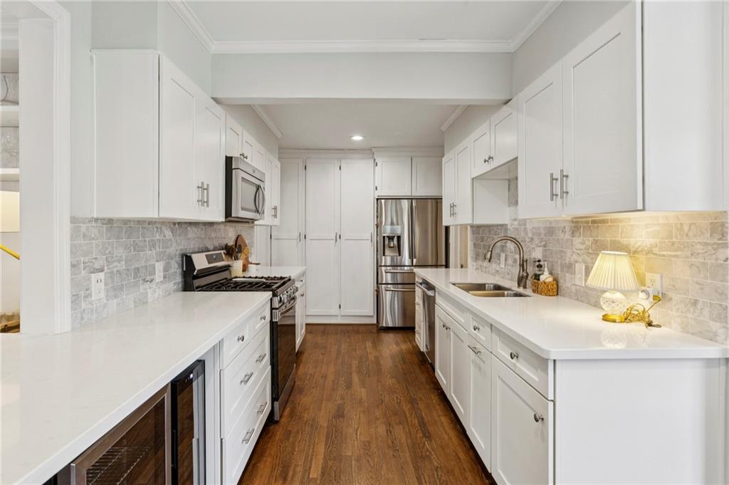 1819 Greystone Road NW