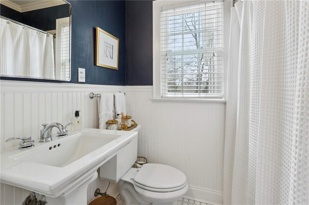 1819 Greystone Road NW