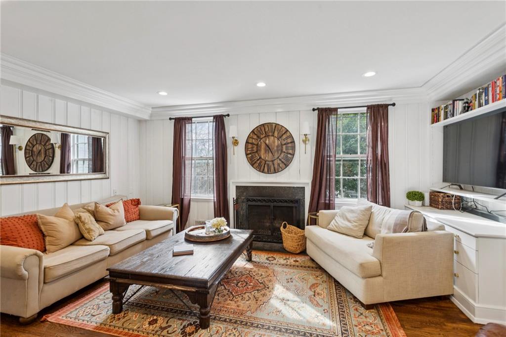 1819 Greystone Road NW