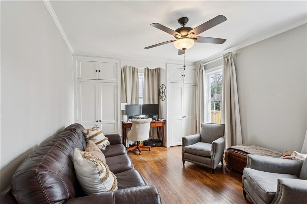 1819 Greystone Road NW