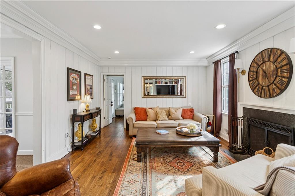 1819 Greystone Road NW