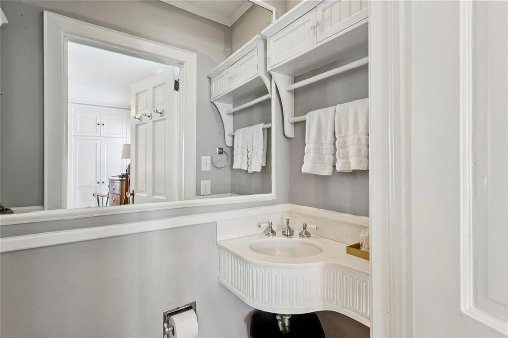 1819 Greystone Road NW