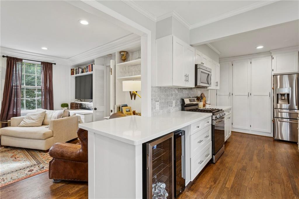 1819 Greystone Road NW