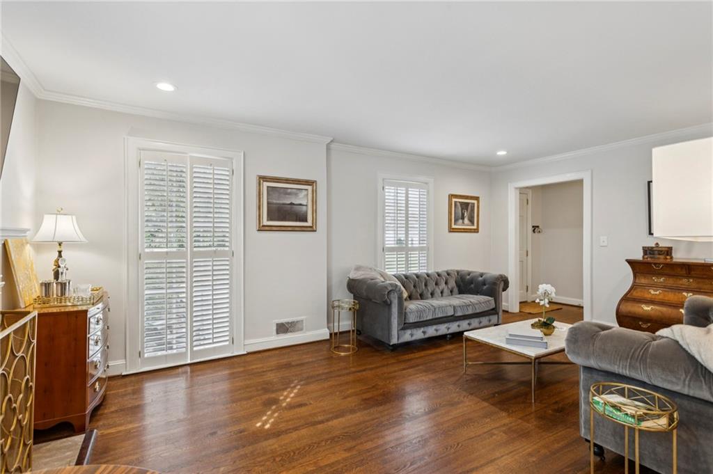 1819 Greystone Road NW