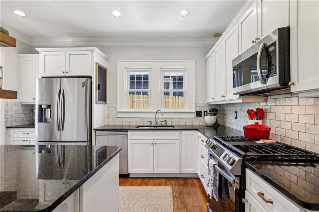 810 Martina Drive NE