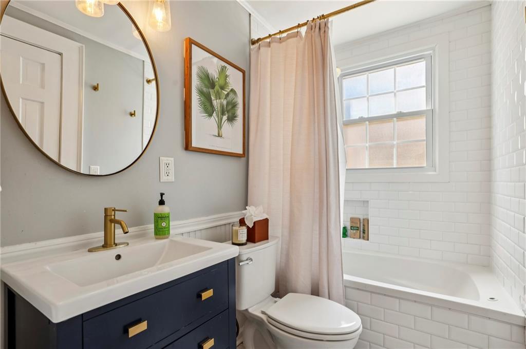 810 Martina Drive NE