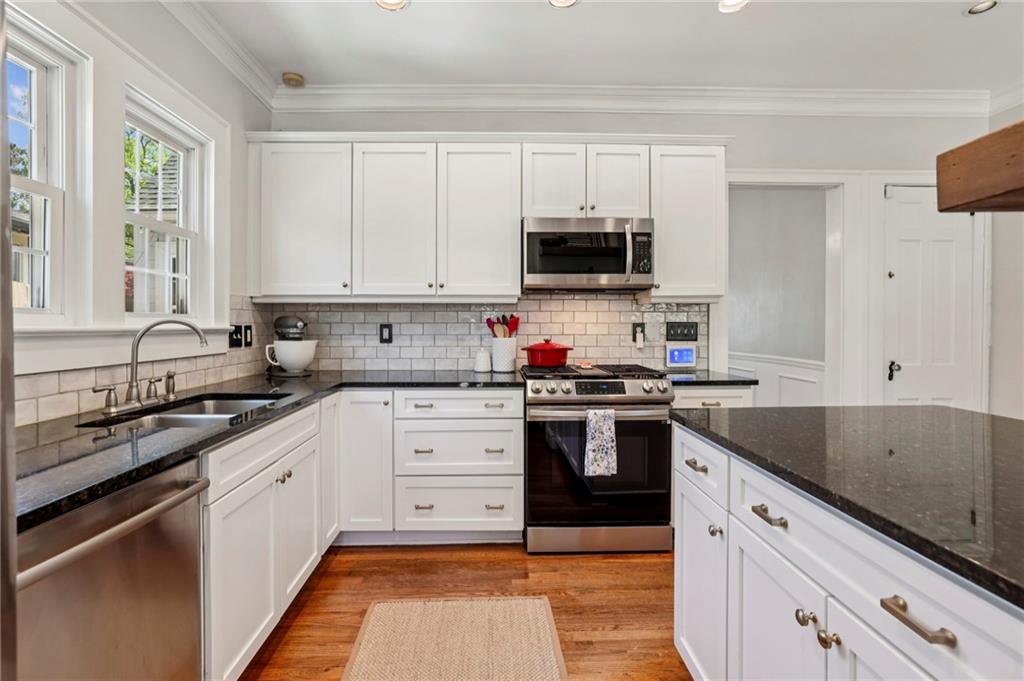 810 Martina Drive NE