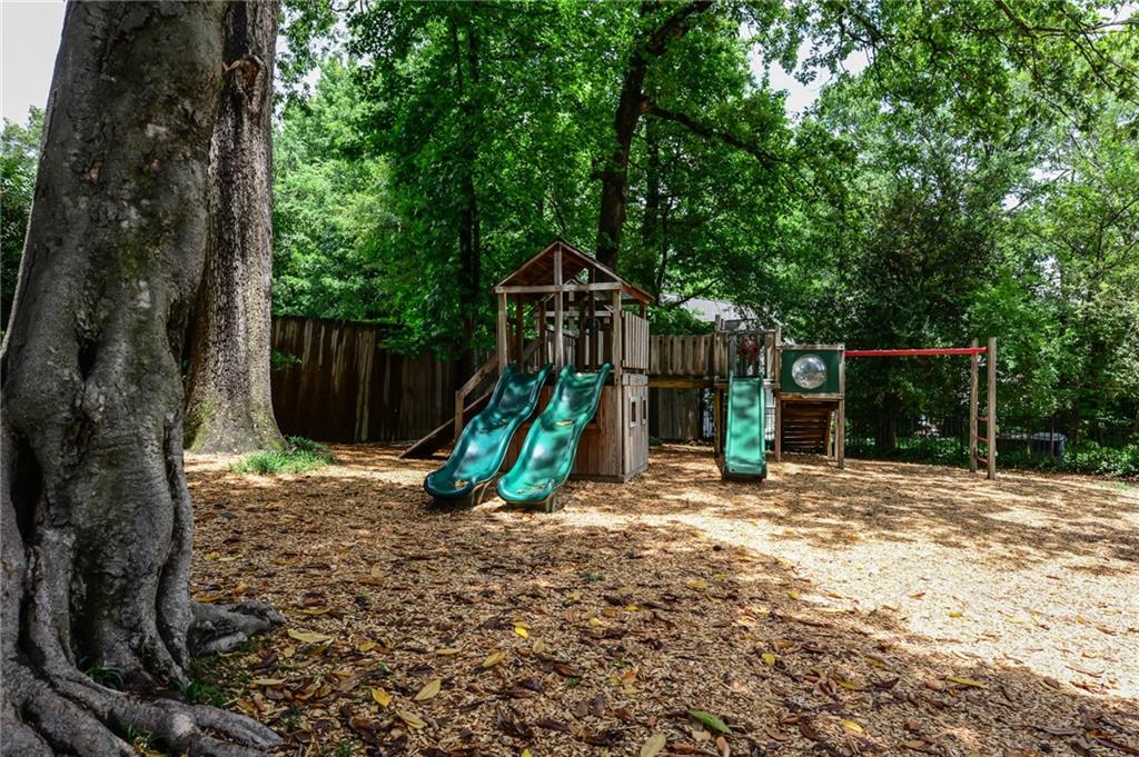 810 Martina Drive NE