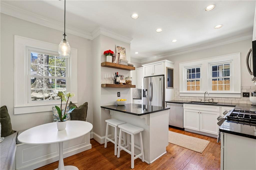 810 Martina Drive NE