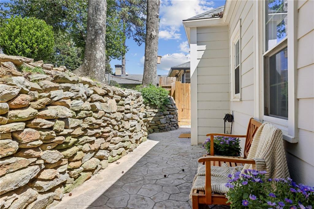 810 Martina Drive NE