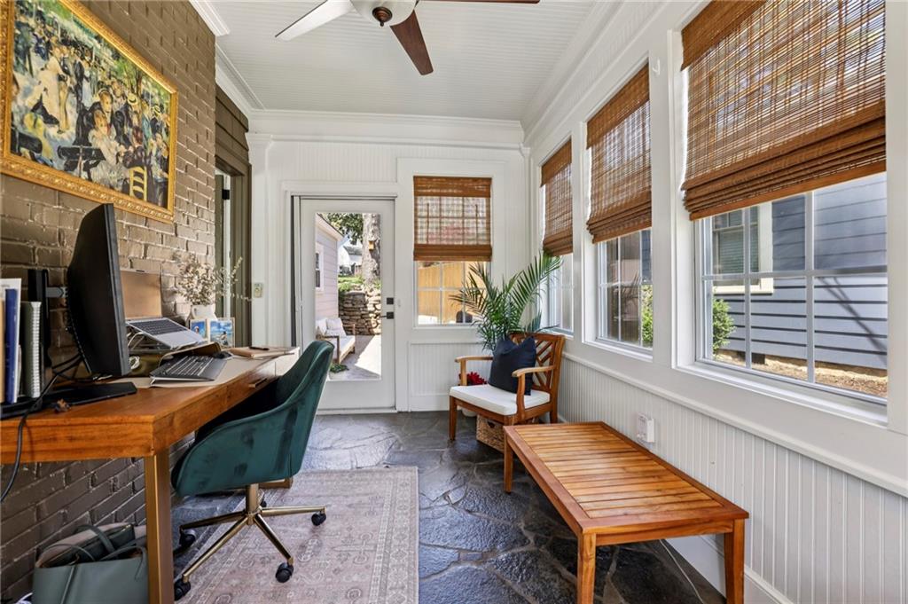 810 Martina Drive NE