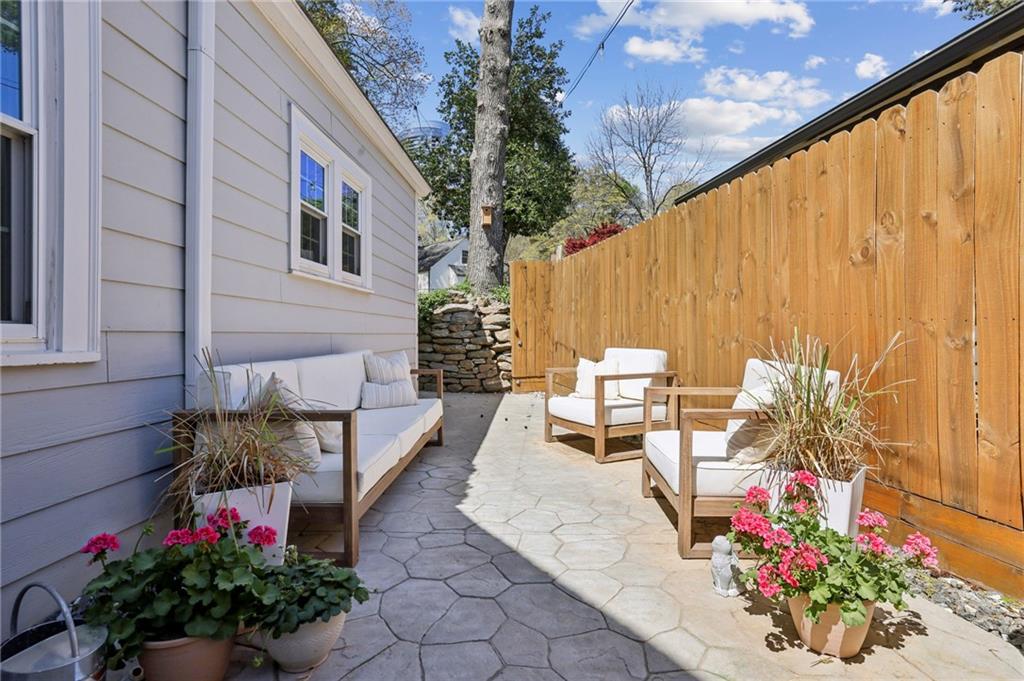 810 Martina Drive NE