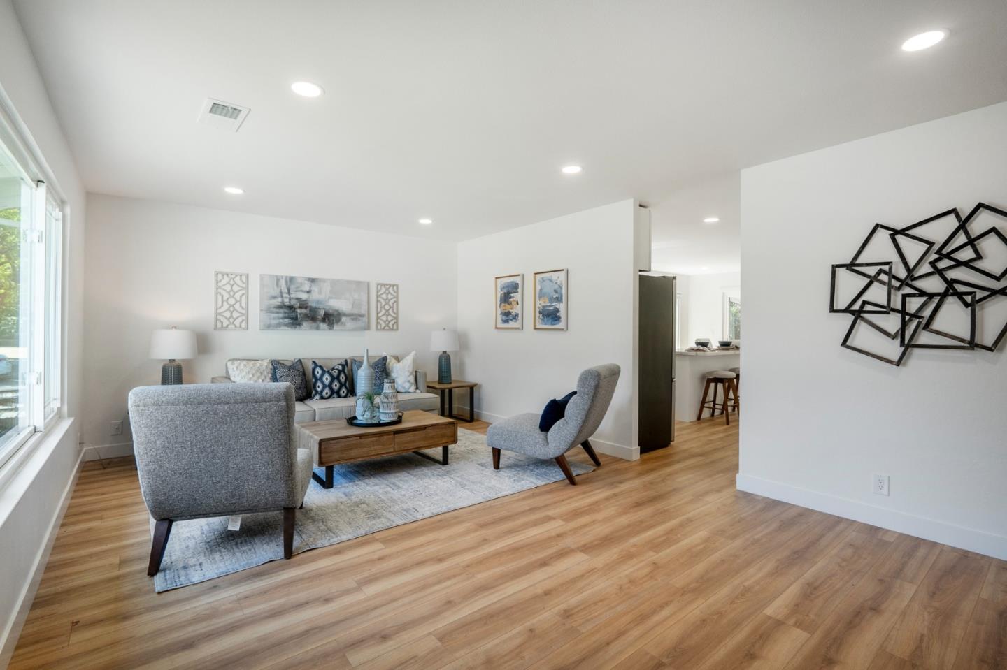 1555 Leafy CT