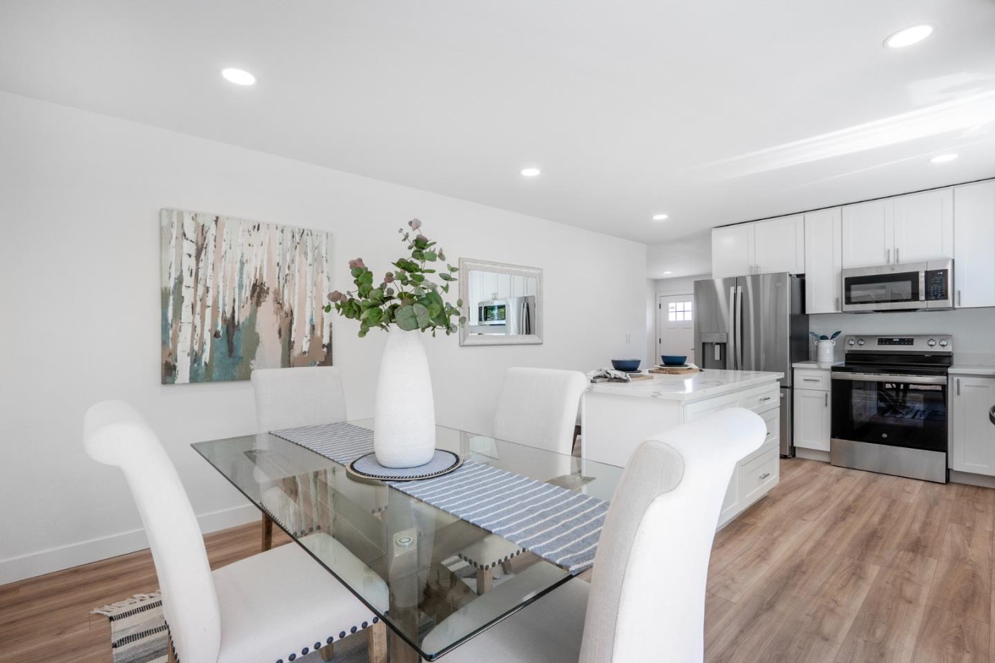 1555 Leafy CT