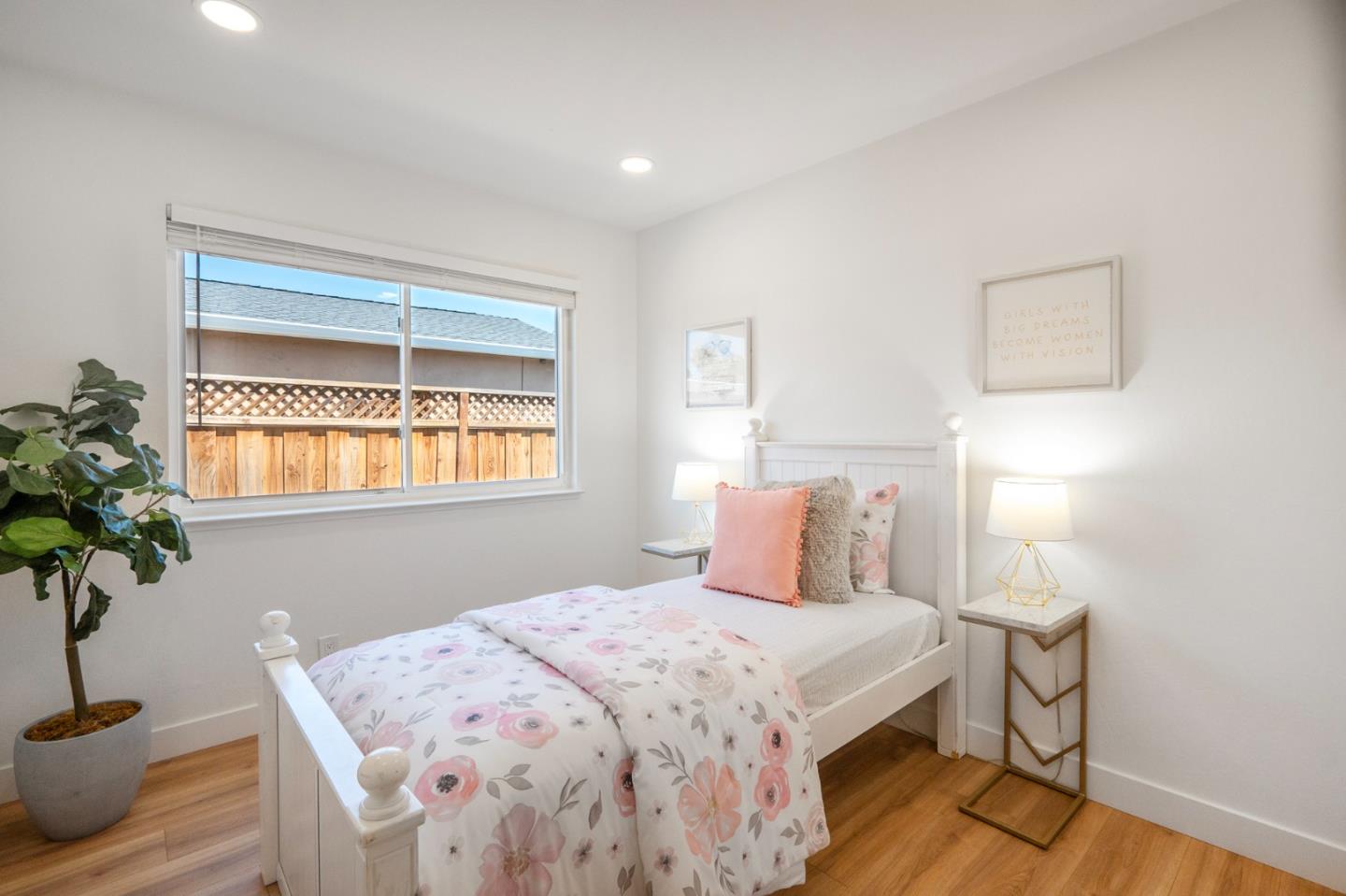 1555 Leafy CT