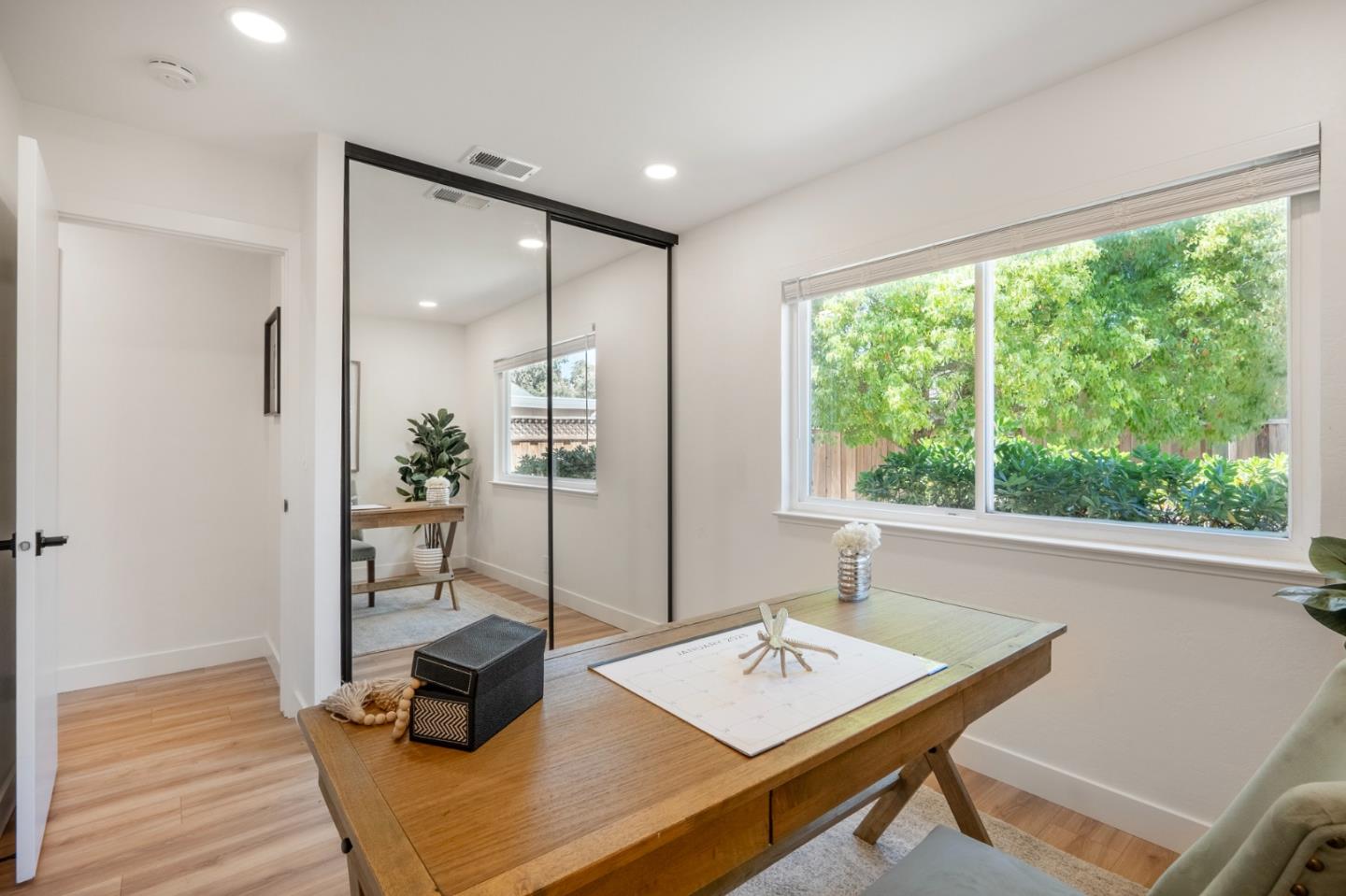 1555 Leafy CT