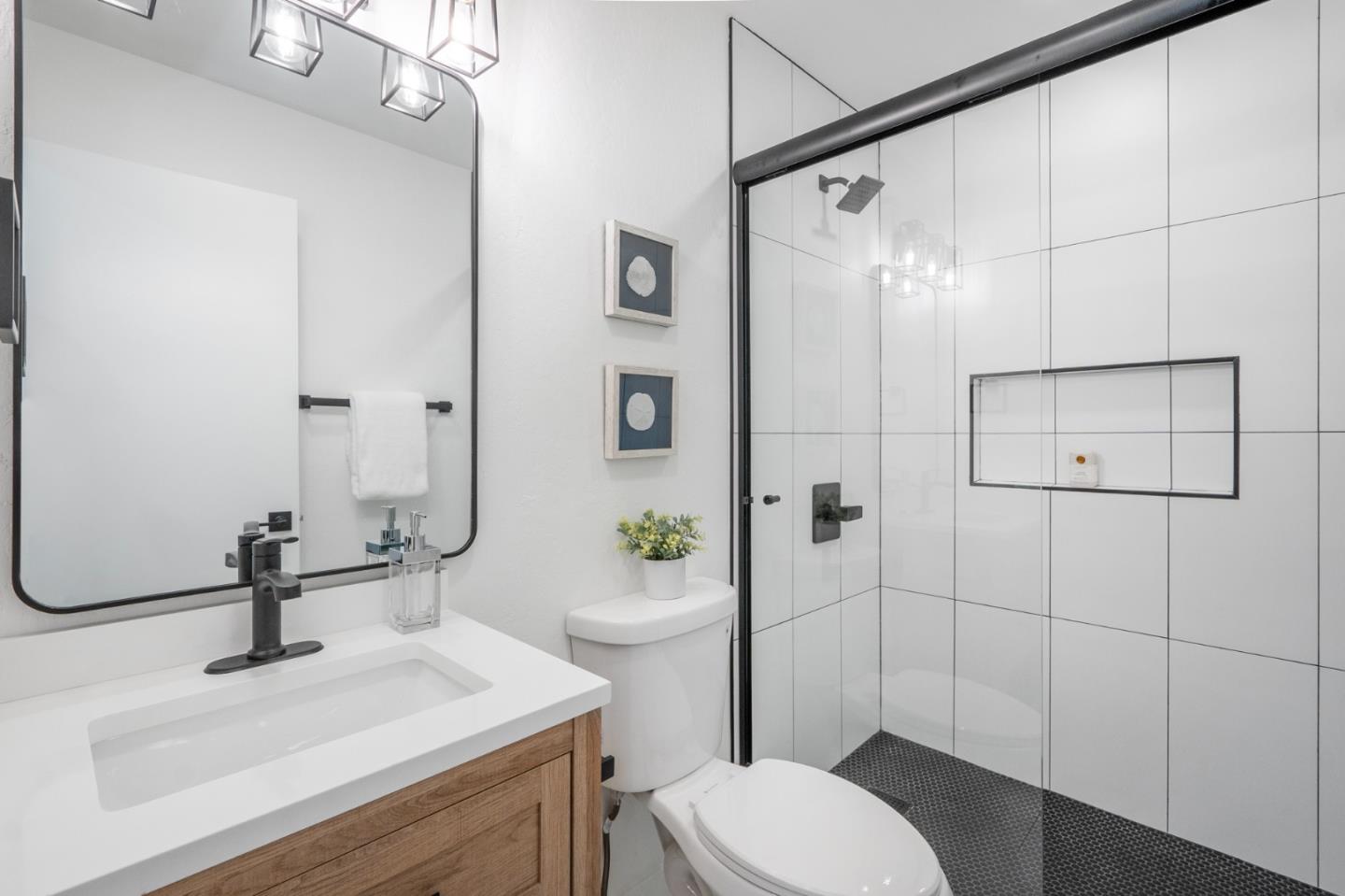 1555 Leafy CT