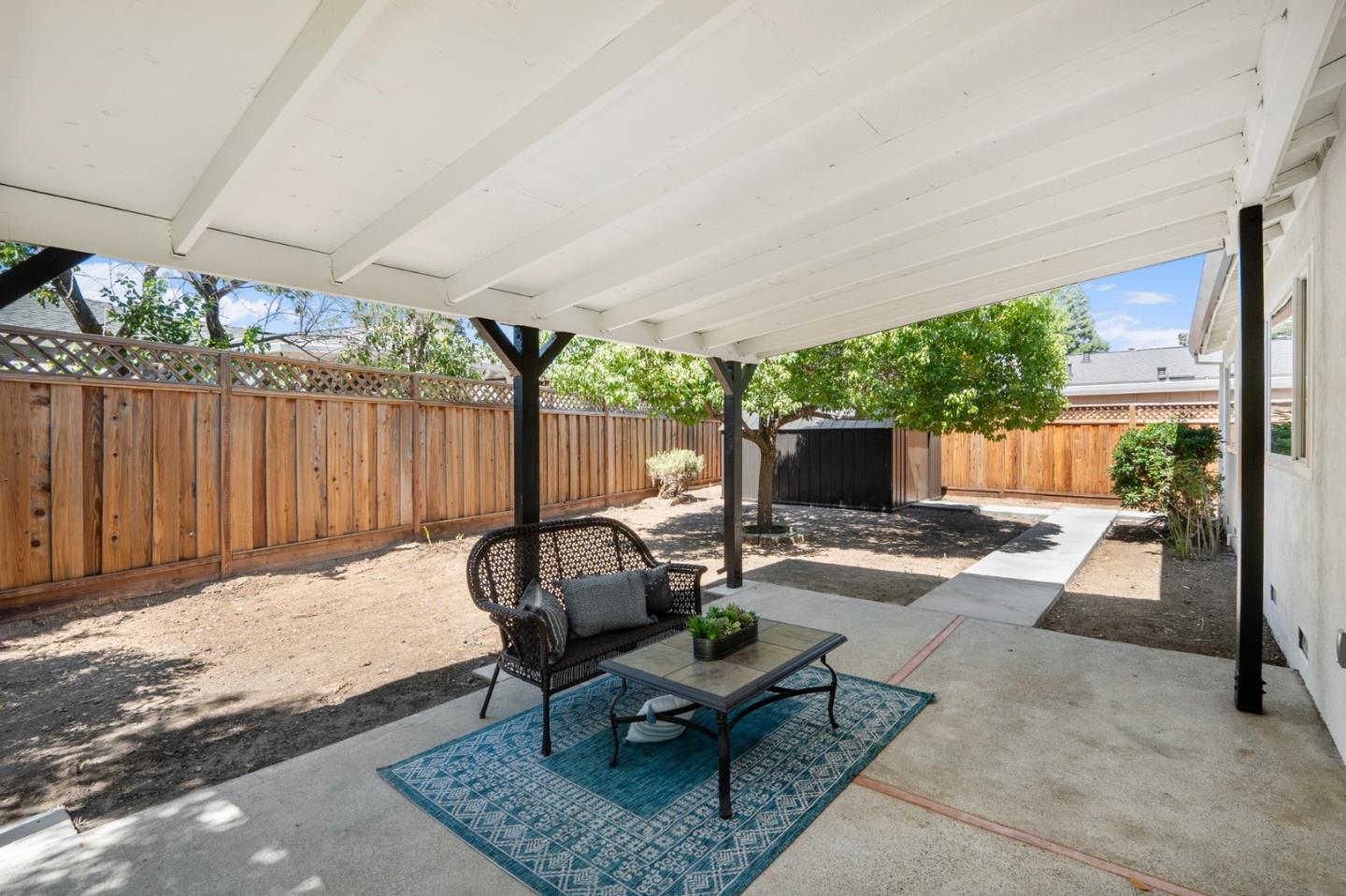 1555 Leafy CT