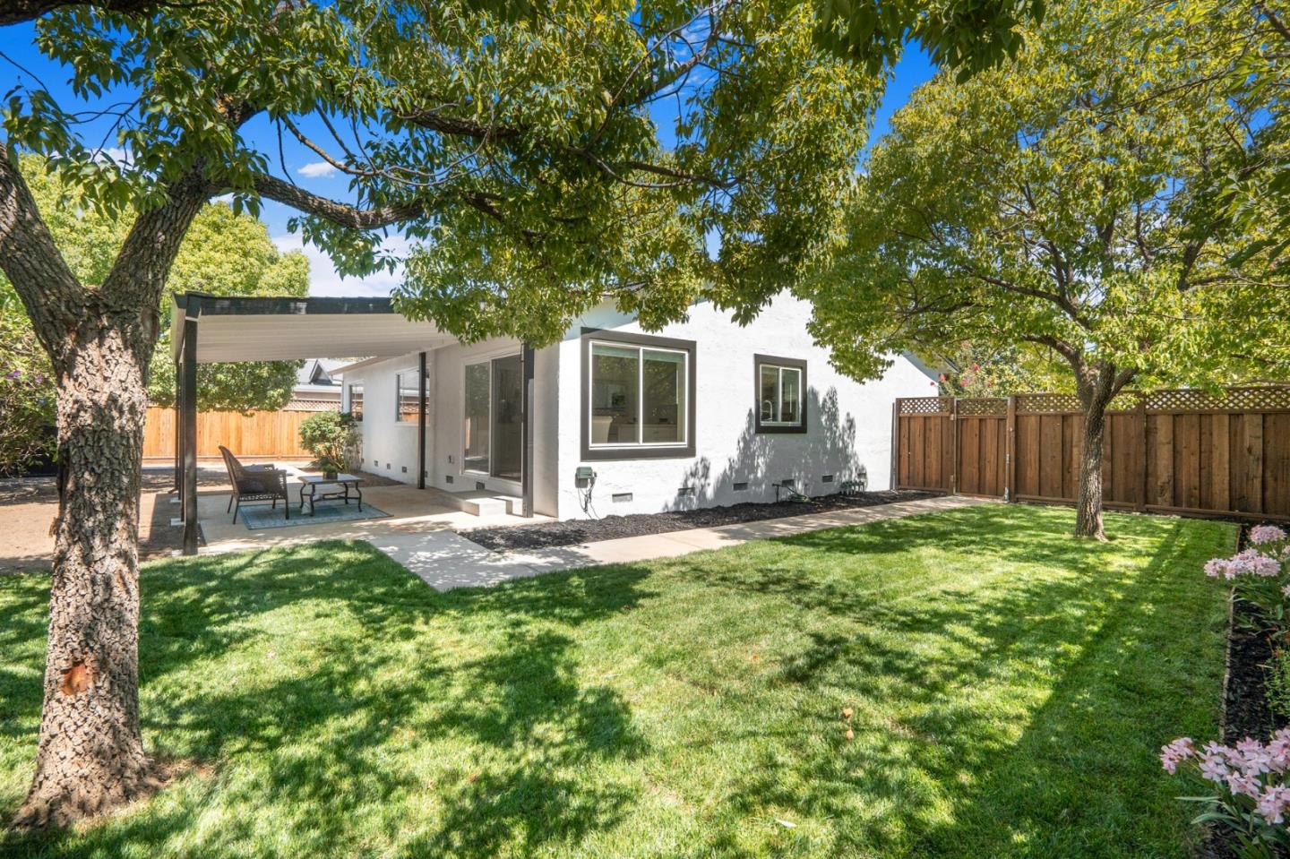 1555 Leafy CT