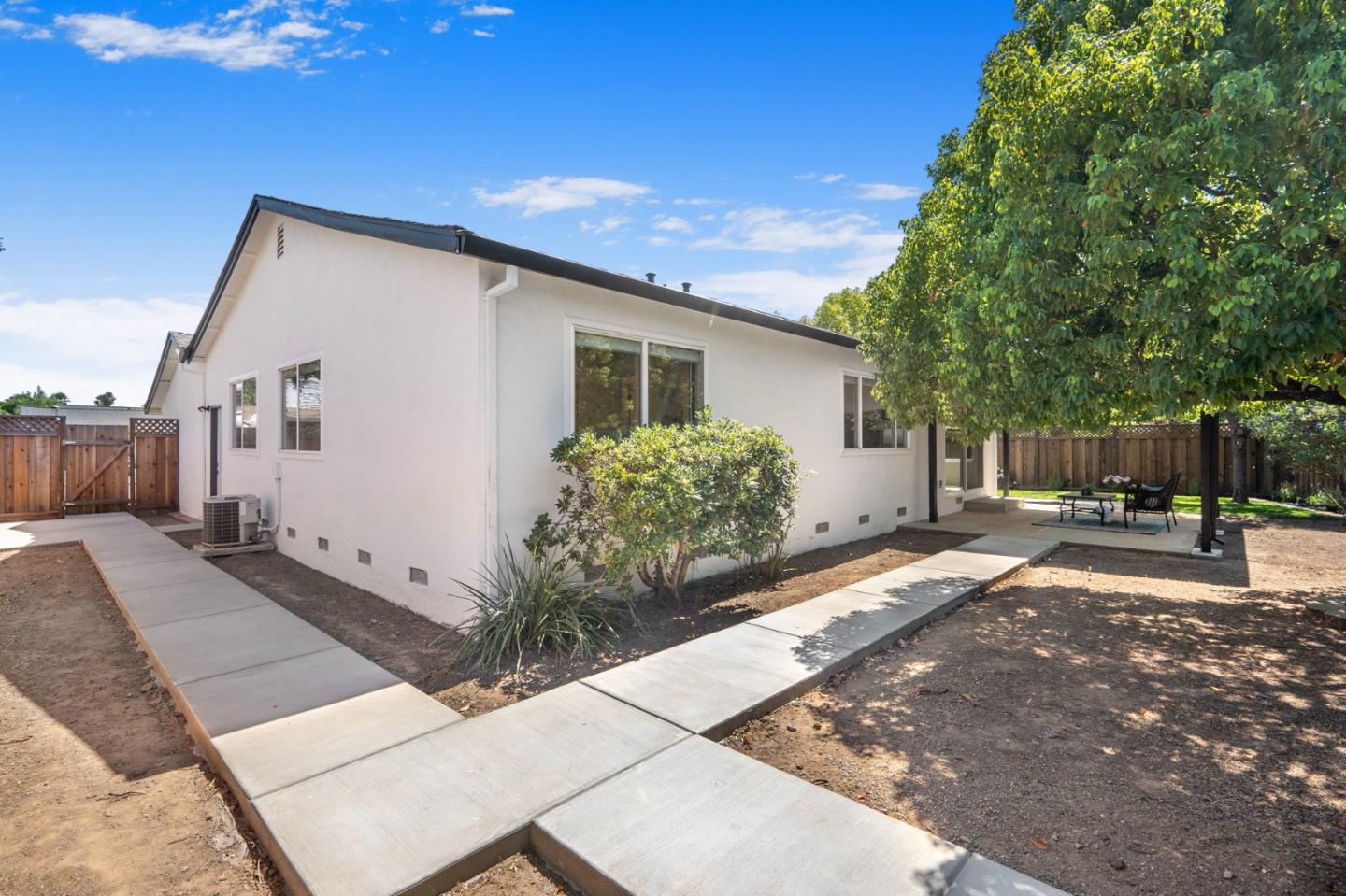 1555 Leafy CT