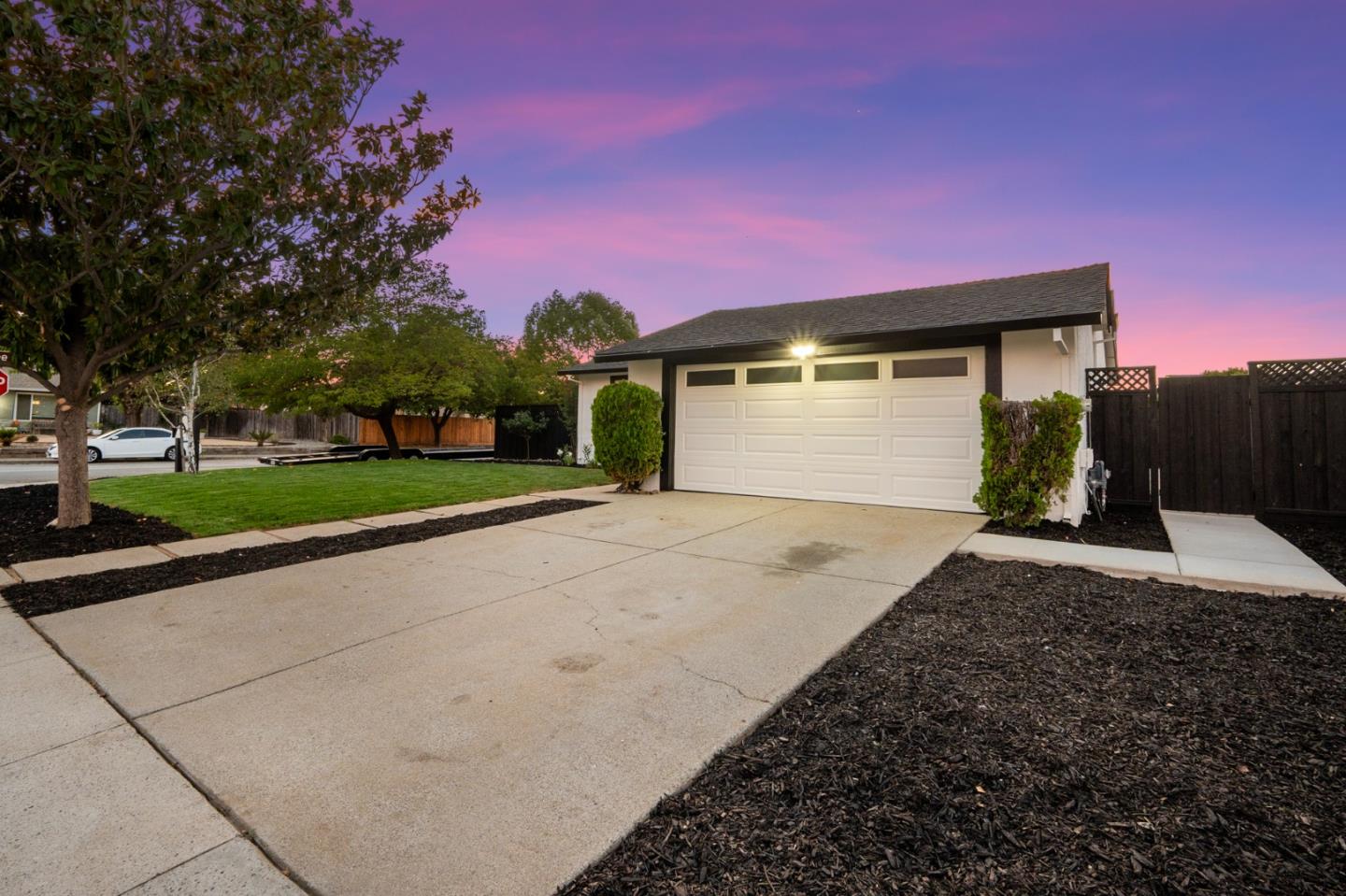 1555 Leafy CT