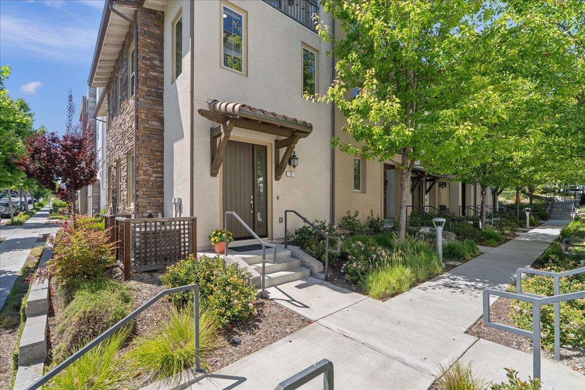 223 William Manly ST 5