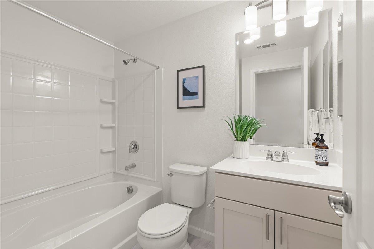223 William Manly ST 5
