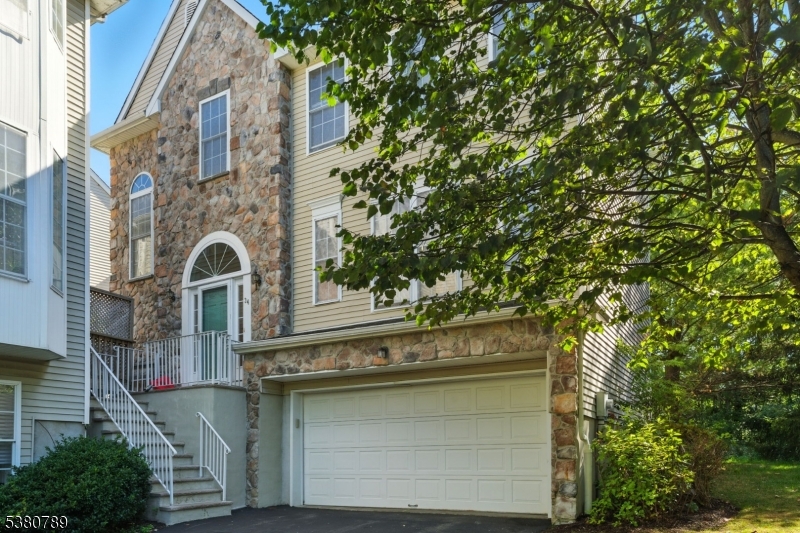 34 Arrowgate Dr