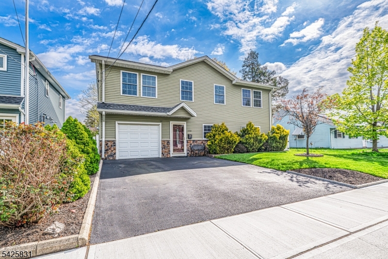 153 Howard Ave