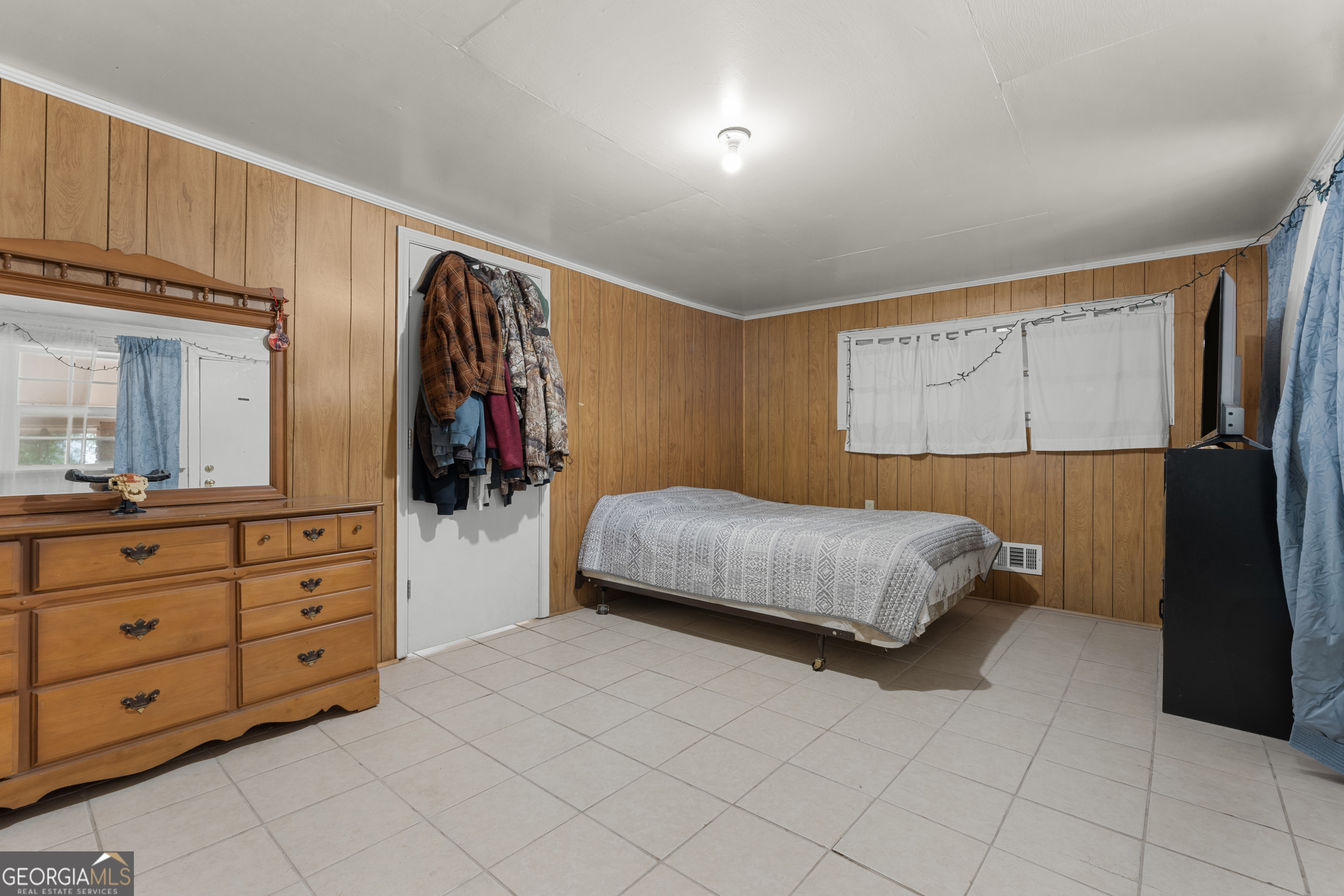 1135 N Masonic Street