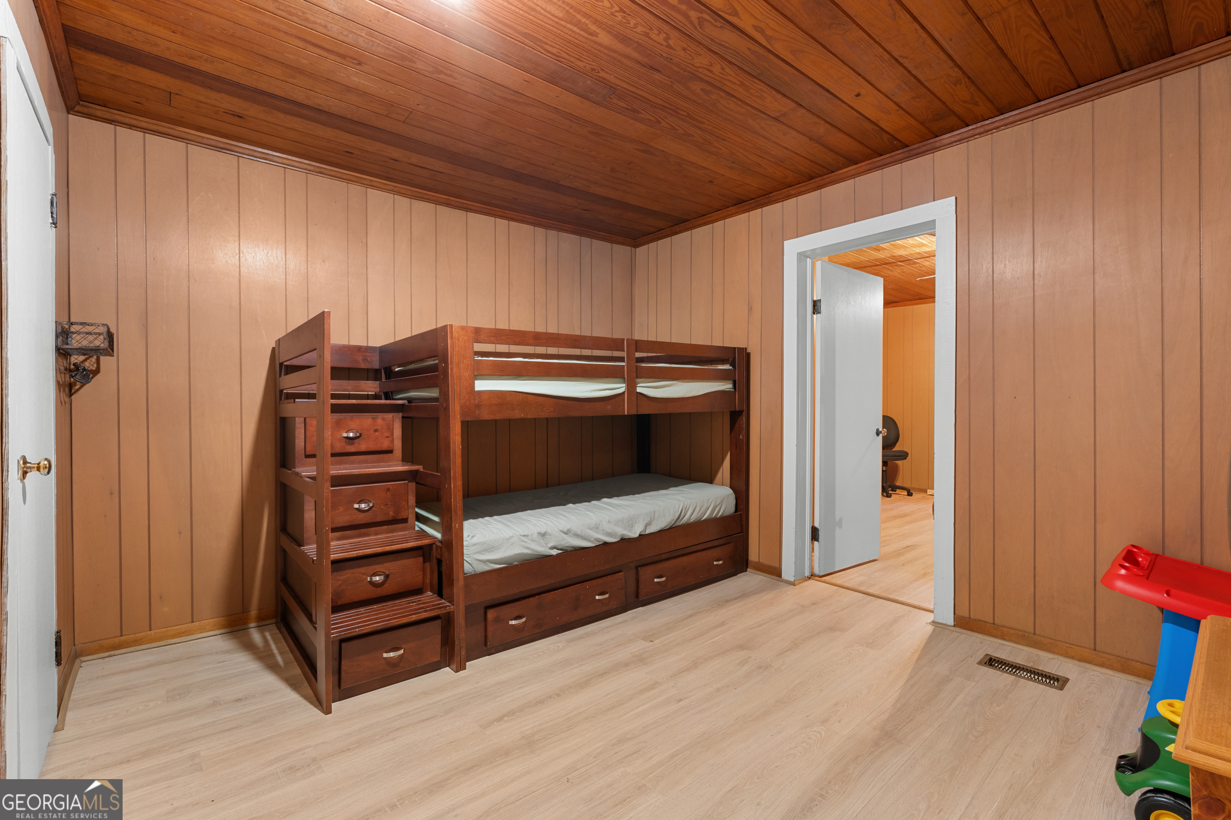 1135 N Masonic Street