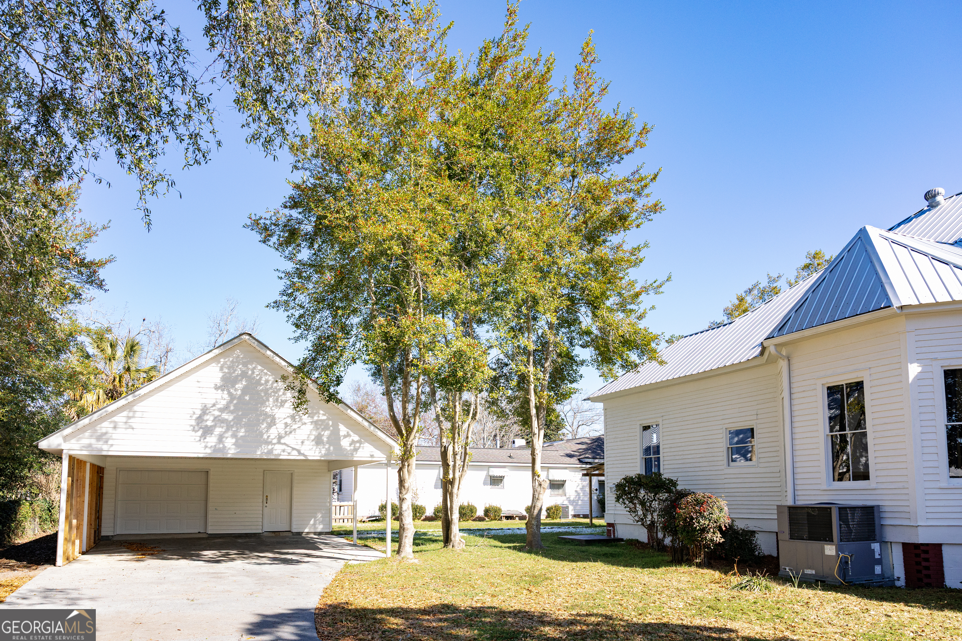 643 Barney Avenue