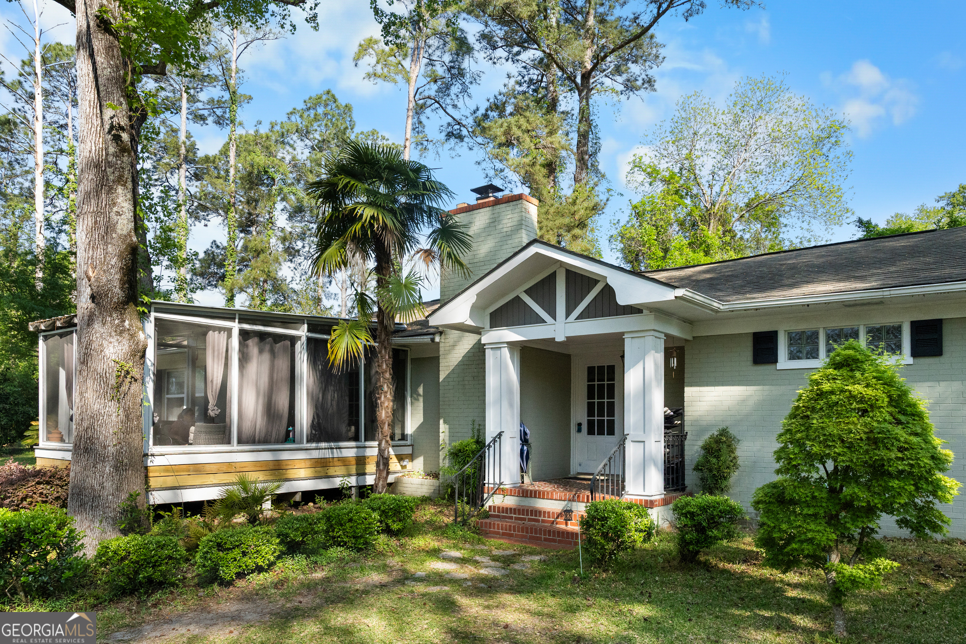 221 N Lake Drive