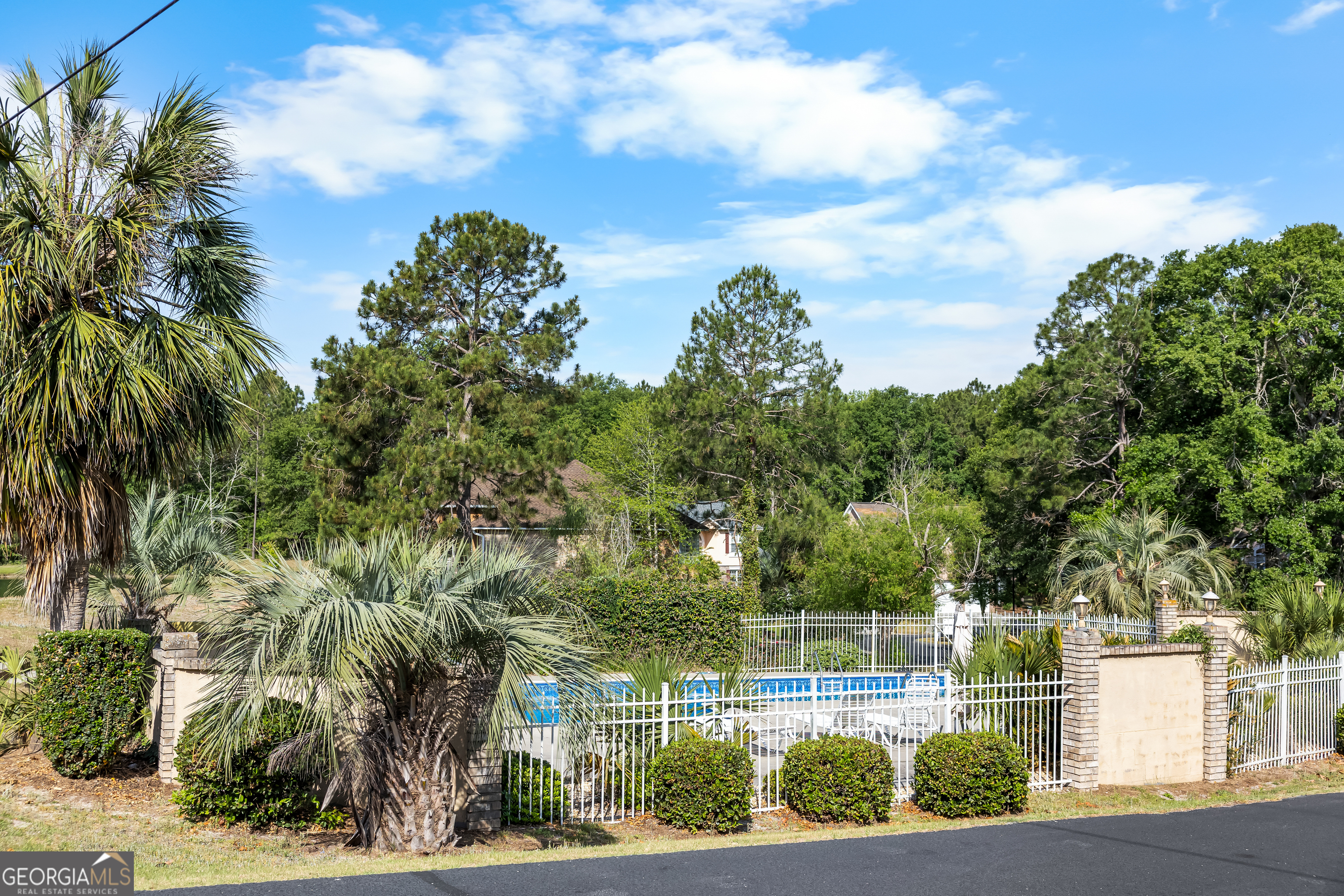 1666 Pondside Drive