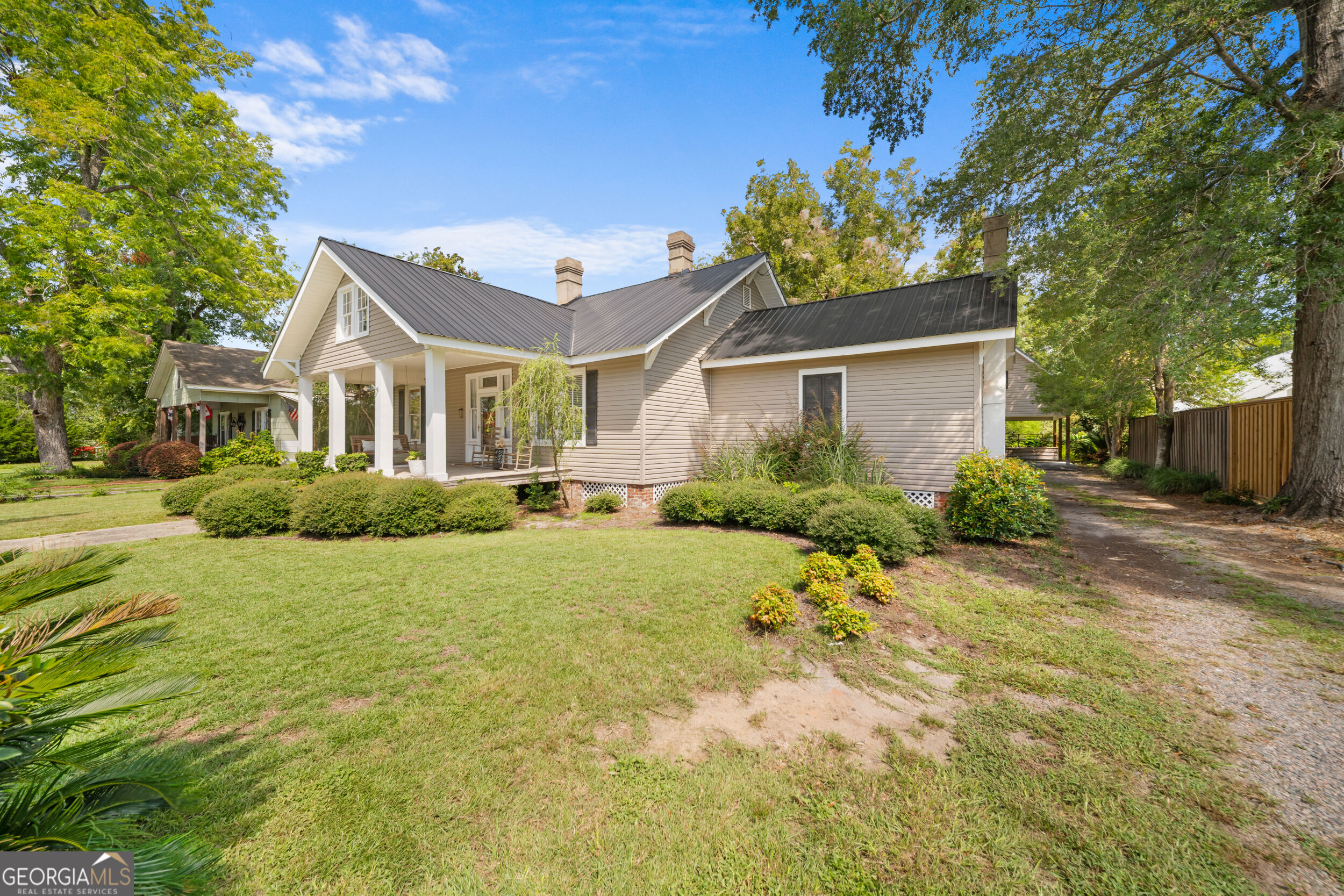 631 Barney Avenue