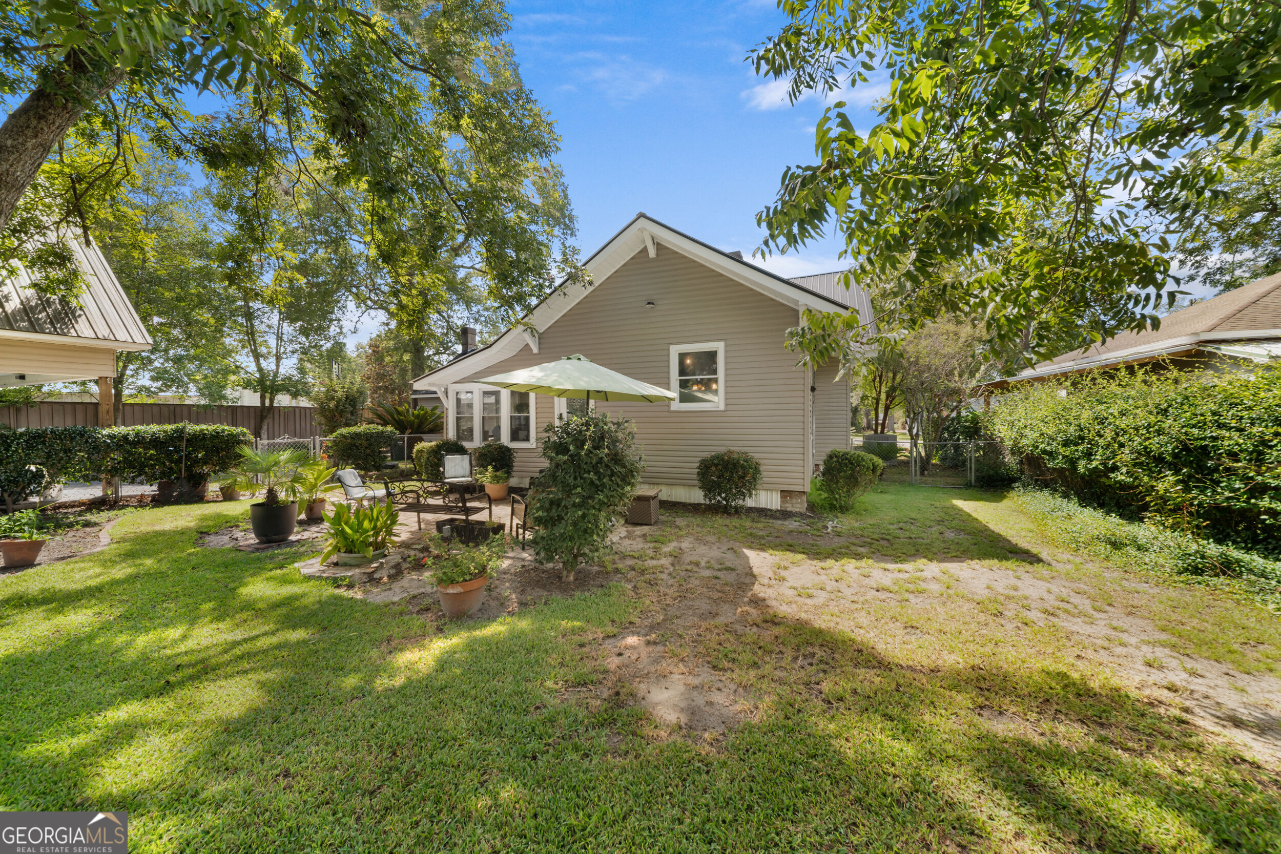 631 Barney Avenue