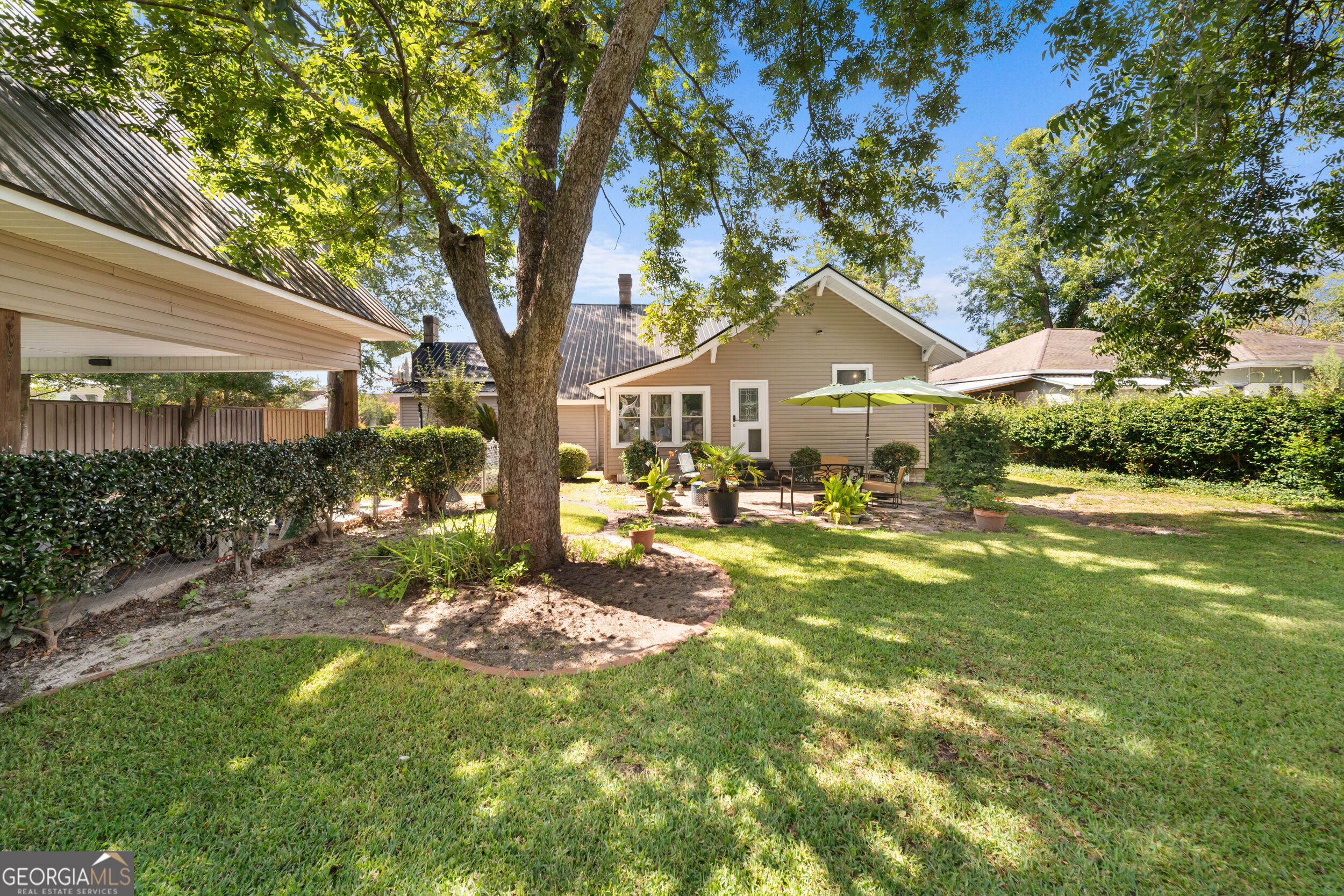 631 Barney Avenue