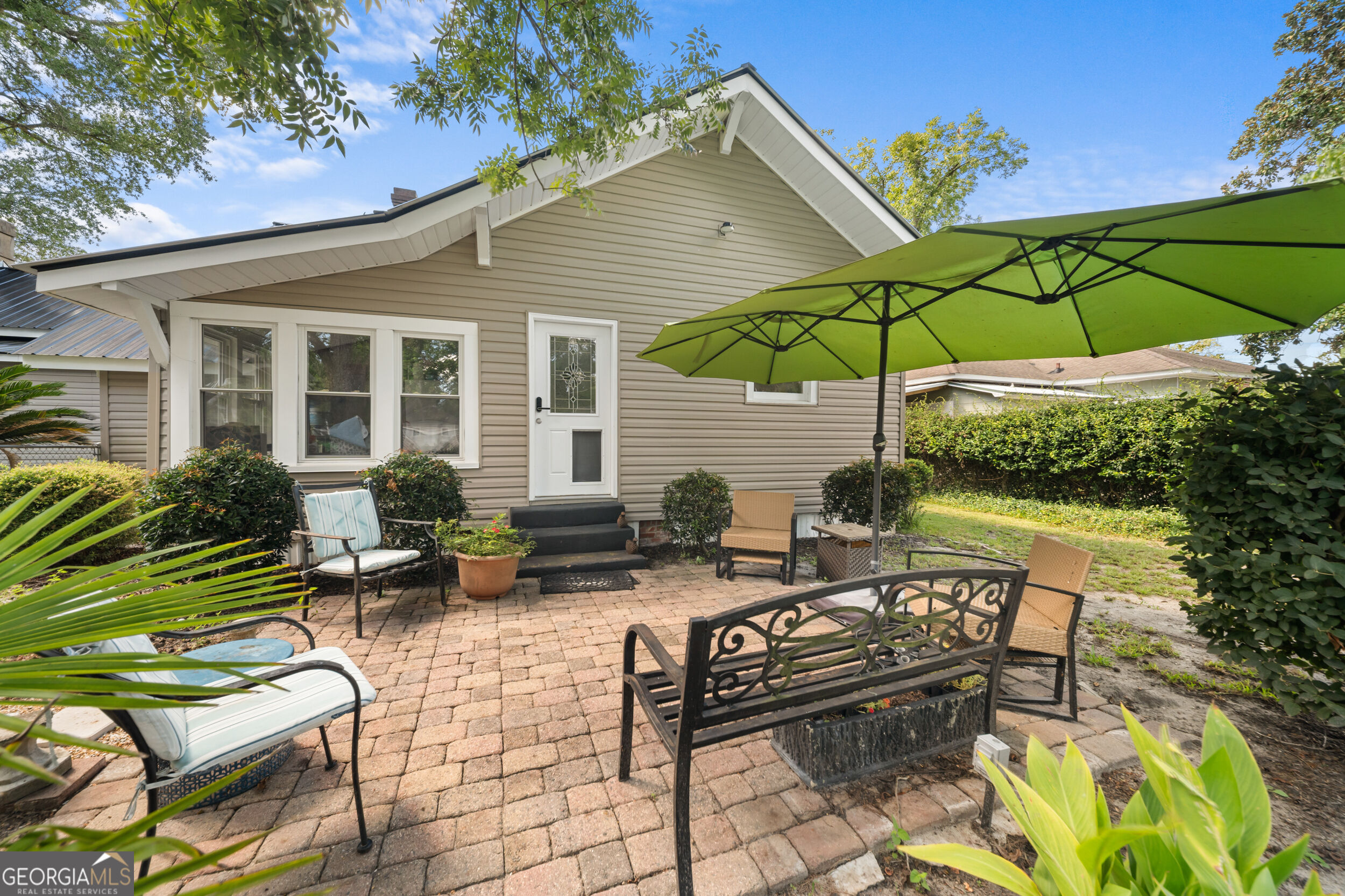 631 Barney Avenue