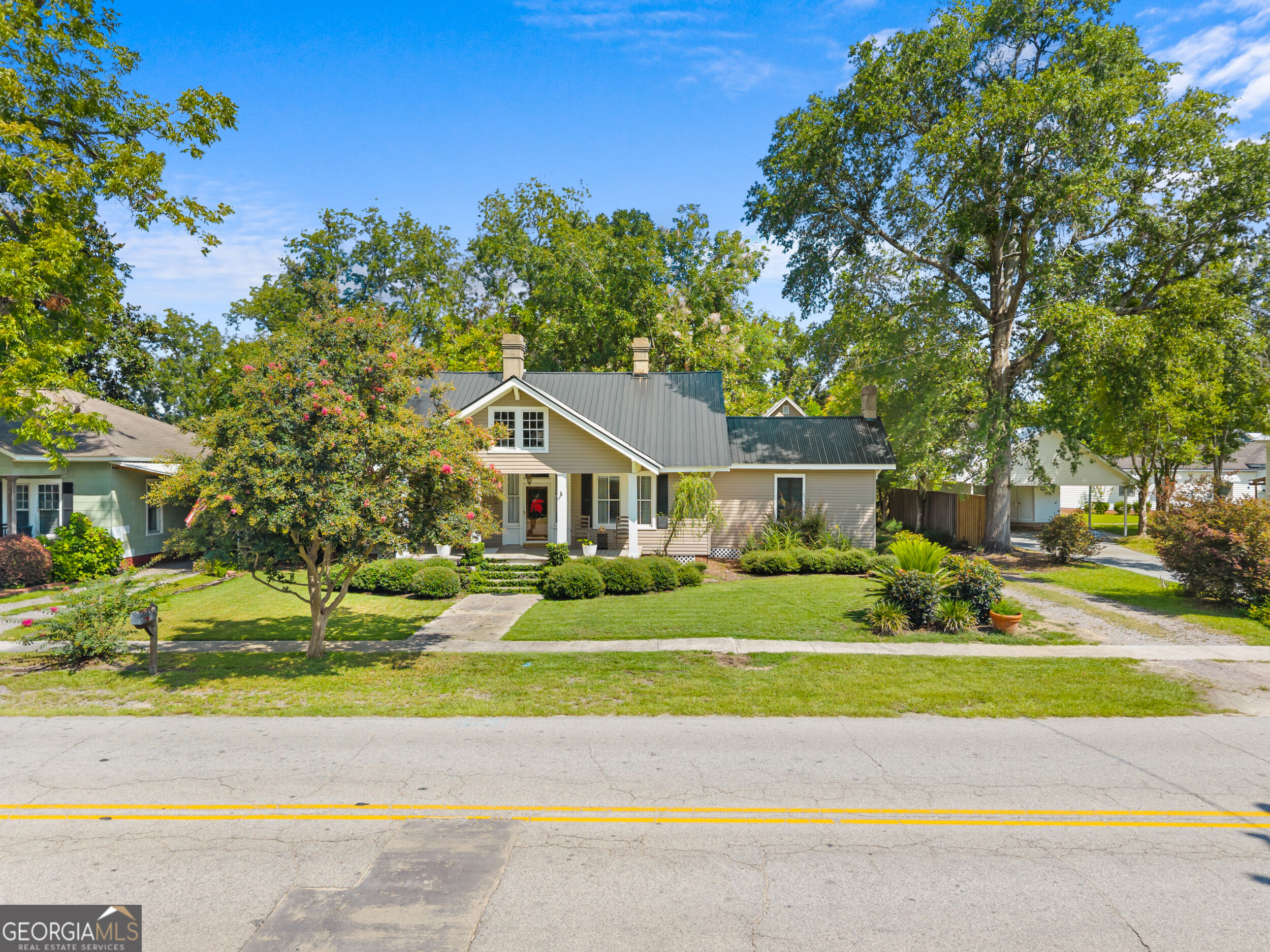 631 Barney Avenue